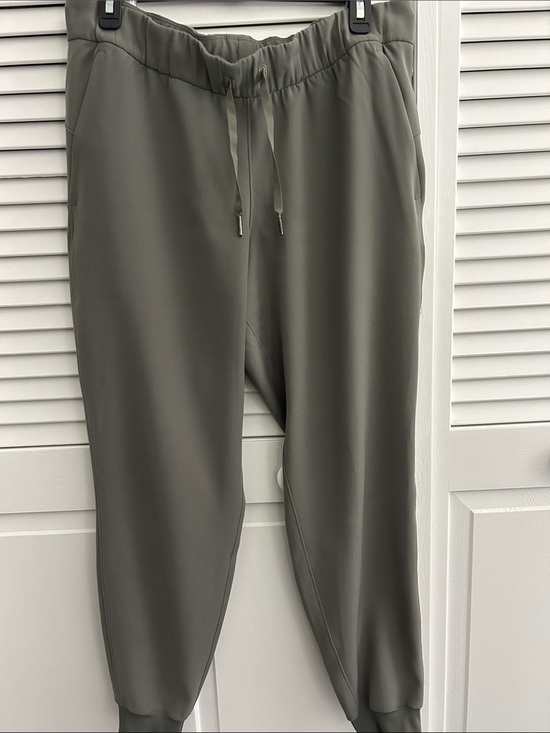lululemon athletica Pants - Women’s lululemon Olive Green Drawstring Jogger Pants